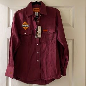 Wrangler Fire Resistant Maroon long sleeve collard shirt. Size M HRC 2 NFPA 2112
